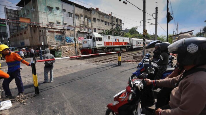 Perlintasan Ampera Kini Dilengkapi Palang Pintu Pasca Insiden Kereta