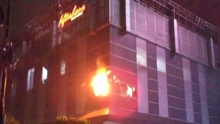 Kebakaran Coffee Shop di Mal Jakarta Selatan Diduga Dipicu Kebocoran Gas, Satu Orang Terluka