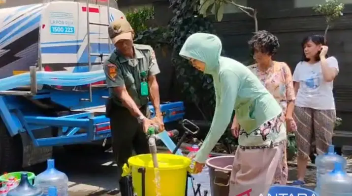 Pemkot Jakarta Timur Siagakan Truk Tangki Antisipasi Gangguan Pasokan Air Bersih